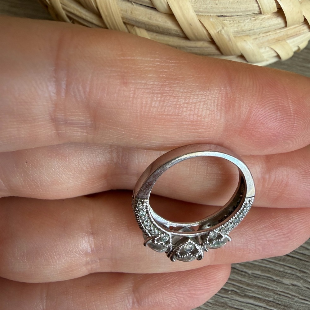 3 stone diamond cubic zirconia ring - Picture 4 of 10